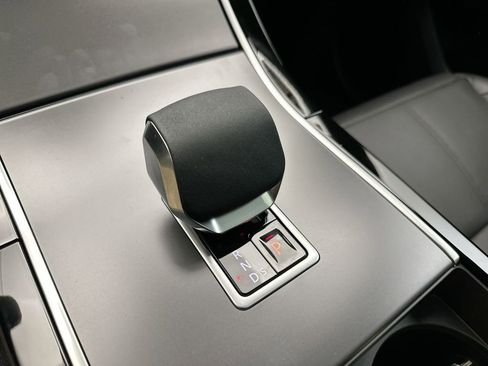 Certified 2025 Land Rover Range Rover Velar Dynamic SE image 17