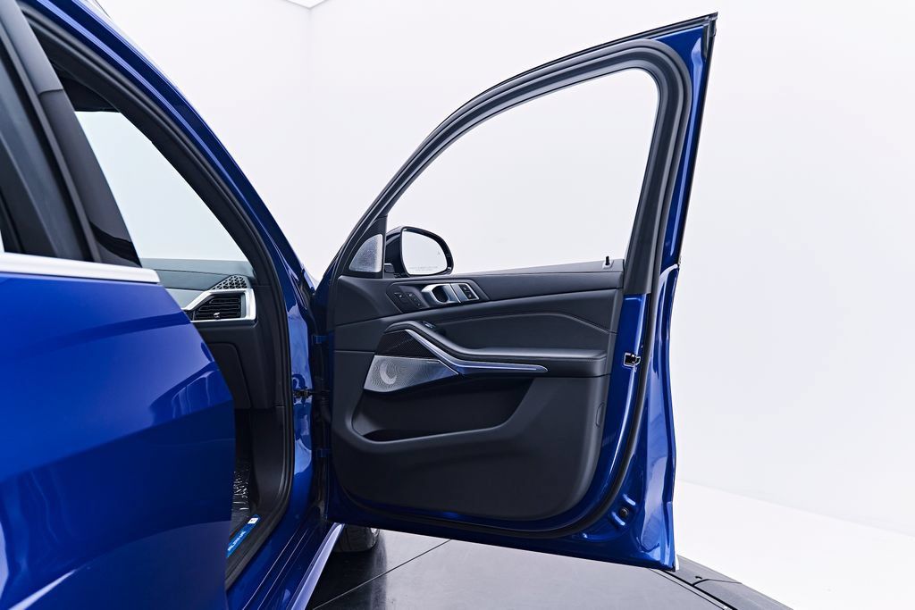 Used 2025 BMW ALPINA XB7 AWD/4WD image 32