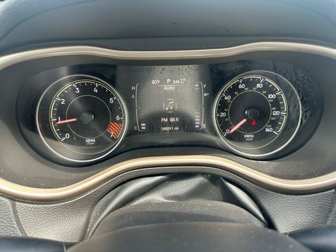 Used 2014 Jeep Cherokee Latitude w/ Comfort/Convenience Group FWD image 18