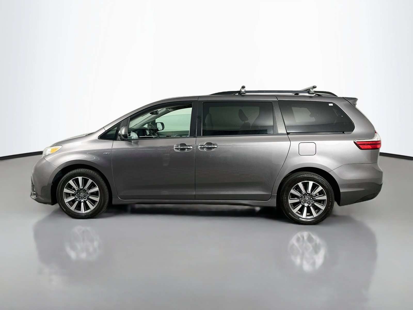 Used 2018 Toyota Sienna XLE Premium AWD/4WD image 4