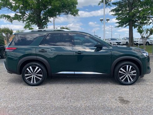 Used 2023 Nissan Pathfinder Platinum w/ Cargo Package AWD/4WD image 2