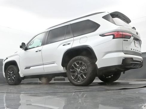 Used 2025 Toyota Sequoia Platinum AWD/4WD image 10