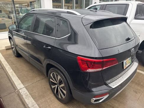 Certified 2022 Volkswagen Taos SE w/ Panoramic Sunroof Package image 7