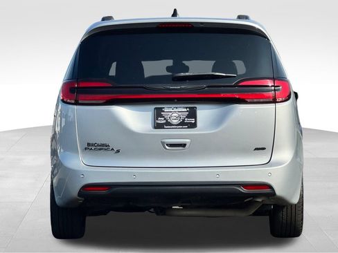 Used 2023 Chrysler Pacifica Touring-L w/ S Appearance Package AWD/4WD image 6