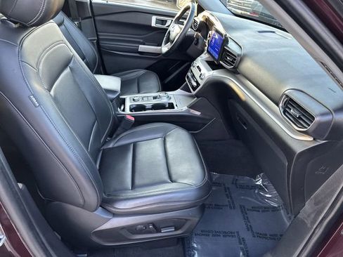 Used 2022 Ford Explorer XLT w/ Equipment Group 202A image 28