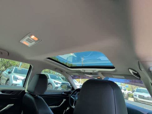 Used 2023 Volkswagen Jetta SE image 19