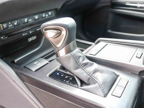 Used 2022 Lexus ES 300h w/ Accessory Package FWD image 16