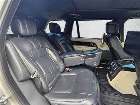 Used 2020 Land Rover Range Rover Long Wheelbase Autobiography image 17