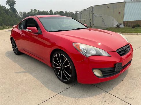 Used 2011 Hyundai Genesis 3.8 RWD image 8