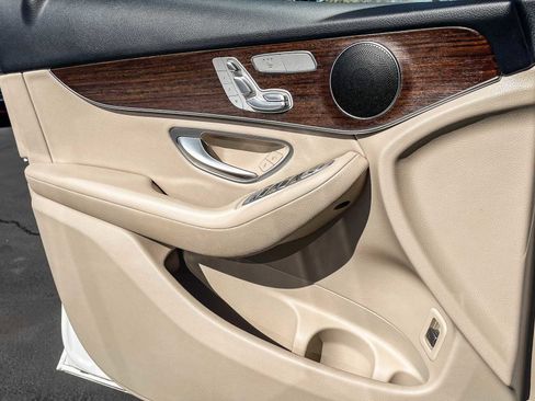 Used 2022 Mercedes-Benz GLC 300 image 19