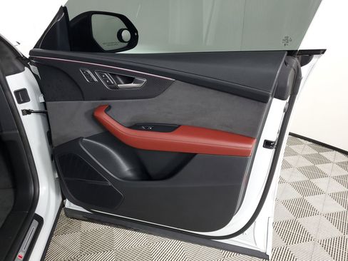 Certified 2024 Audi SQ8 Prestige image 24
