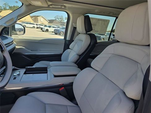 New 2026 Lincoln Navigator L Reserve AWD/4WD image 20
