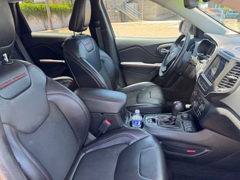 Used 2019 Jeep Cherokee Trailhawk w/ Cold Weather Group AWD/4WD image 19
