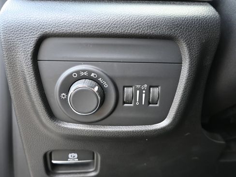 Used 2023 Jeep Grand Cherokee L Laredo AWD/4WD image 11