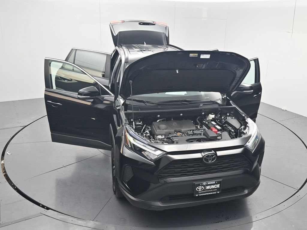 Used 2025 Toyota RAV4 XLE AWD/4WD image 56