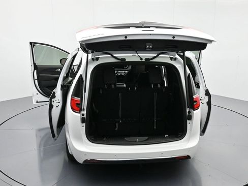 New 2026 Chrysler Pacifica Select image 44