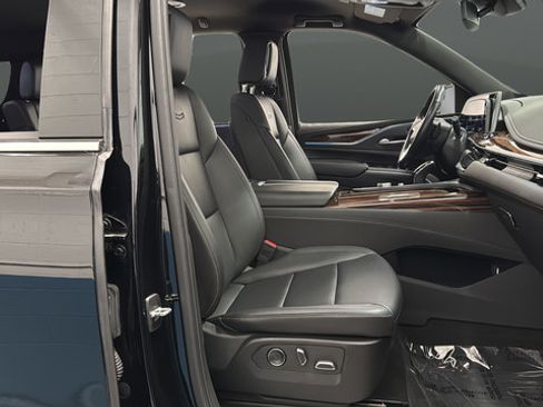 Used 2024 Cadillac Escalade ESV Luxury w/ LPO, Floor Liner Package AWD/4WD image 24