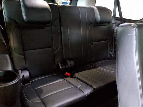 Used 2019 GMC Yukon XL SLT w/ Open Road Package AWD/4WD image 11