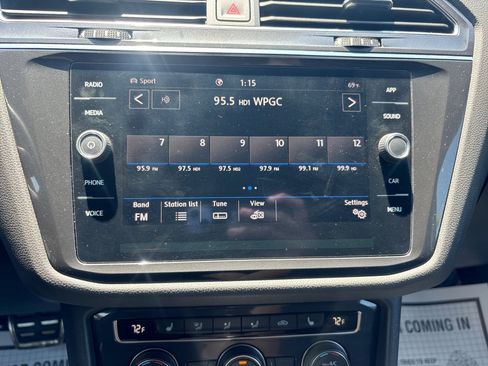 Used 2020 Volkswagen Tiguan SE R-Line AWD/4WD image 12