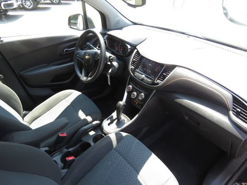 Used 2020 Chevrolet Trax LS AWD/4WD image 14