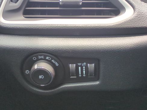 New 2026 Chrysler Pacifica Select FWD image 30