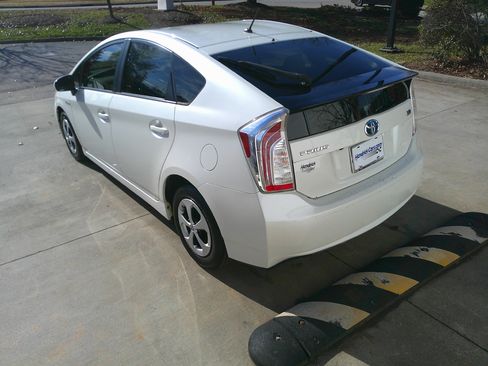 Used 2015 Toyota Prius Two image 11