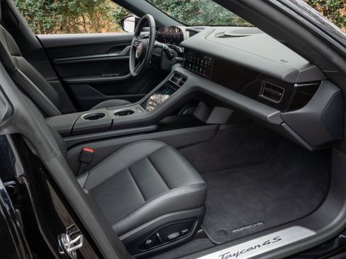 Used 2025 Porsche Taycan 4S image 33