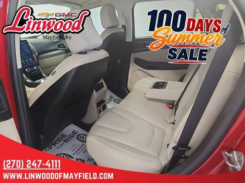 Used 2021 Ford Edge Titanium AWD/4WD image 11