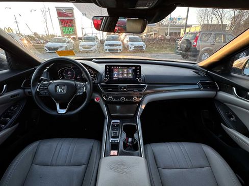 Used 2018 Honda Accord Touring image 11