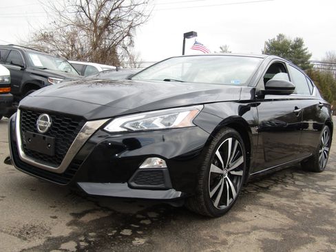 Used 2019 Nissan Altima 2.5 SR w/ SR Premium Package image 3