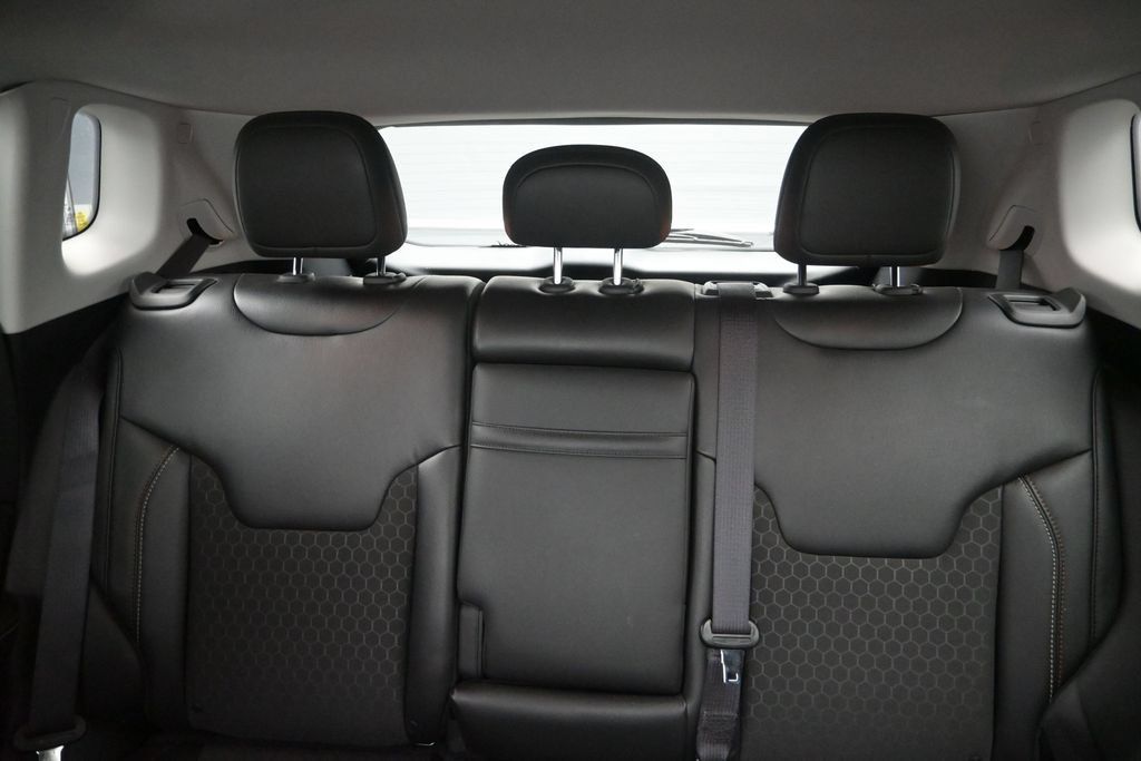 Used 2019 Jeep Compass Latitude FWD image 15