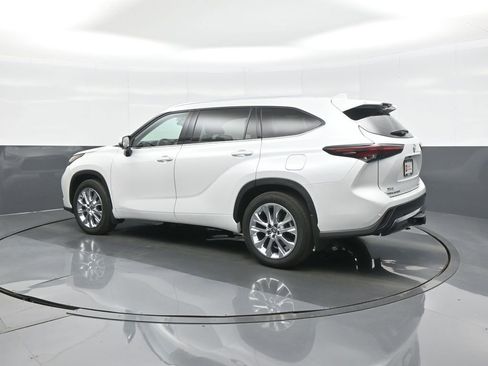 Used 2025 Toyota Highlander Limited AWD/4WD image 7