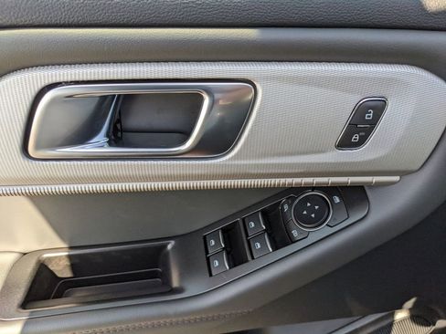 New 2026 Ford Explorer Active w/ Active Comfort Package image 18