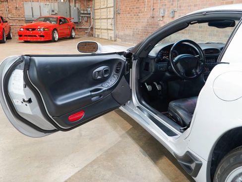 Used 2002 Chevrolet Corvette Z06 w/ Memory Pkg RWD image 33