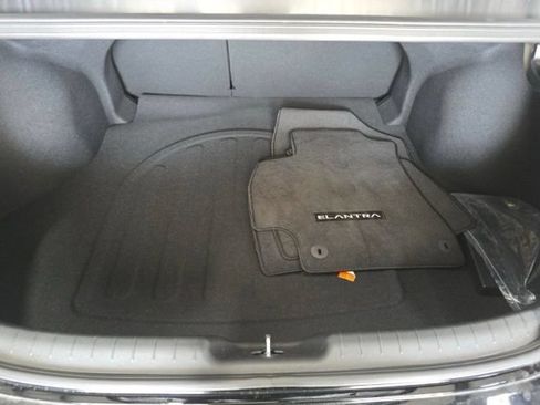 Used 2026 Hyundai Elantra Limited FWD image 16