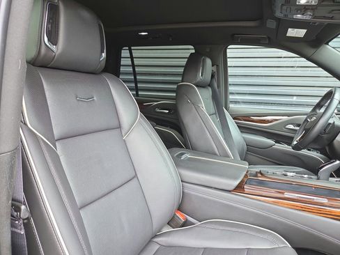 Used 2023 Cadillac Escalade Premium Luxury AWD/4WD image 20