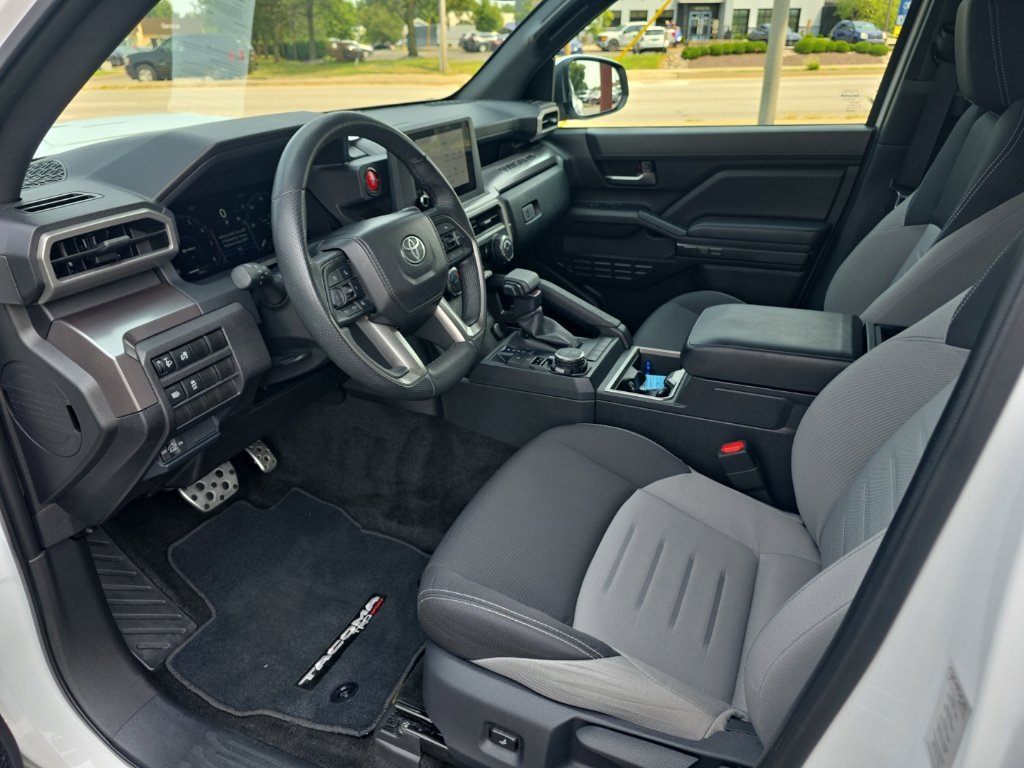 Certified 2025 Toyota Tacoma TRD Sport AWD/4WD image 9