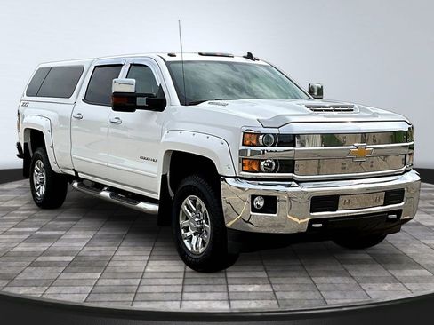 Used 2019 Chevrolet Silverado 2500 LT w/ LT Convenience Package AWD/4WD image 3