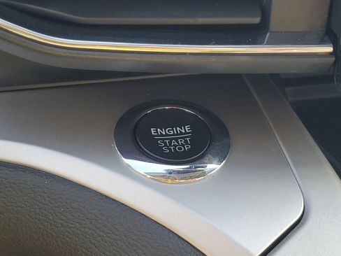 Used 2022 Ford Explorer XLT w/ Equipment Group 202A image 14