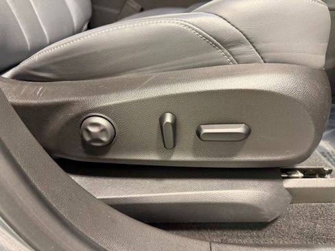 Used 2020 Buick Envision Essence image 30