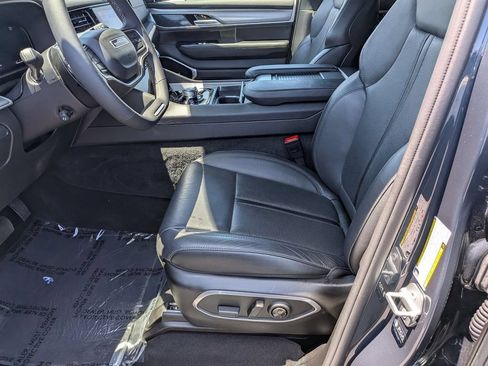 Certified 2025 Jeep Wagoneer Series III w/ Premium Group I AWD/4WD image 12