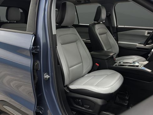 Used 2021 Ford Explorer XLT w/ Equipment Group 202A AWD/4WD image 24