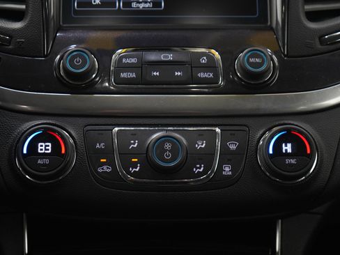 Used 2018 Chevrolet Impala LT FWD image 17