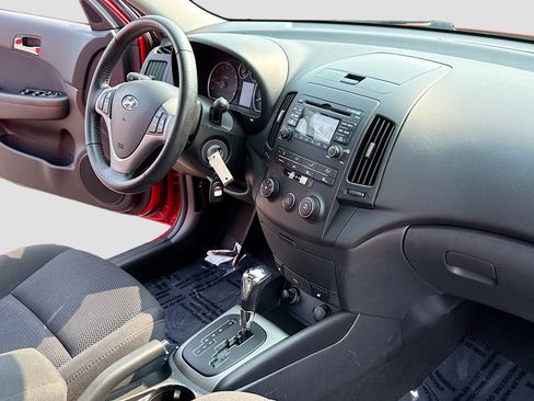 Used 2010 Hyundai Elantra SE FWD image 5