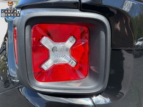 Used 2021 Jeep Renegade Latitude AWD/4WD image 21