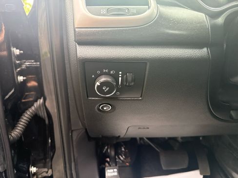 Used 2015 Jeep Grand Cherokee Altitude AWD/4WD image 18