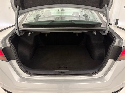 Used 2025 Nissan Altima 2.5 SV FWD image 33