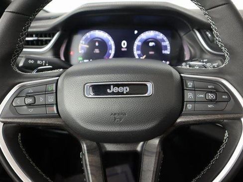 New 2025 Jeep Grand Cherokee Limited w/ Black Appearance Package image 10