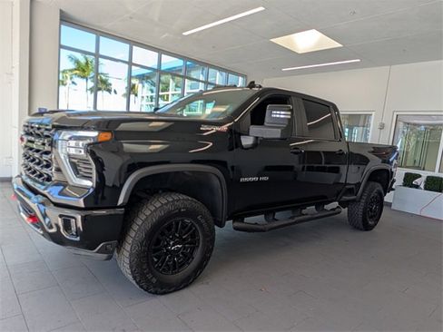 Used 2024 Chevrolet Silverado 2500 ZR2 image 3