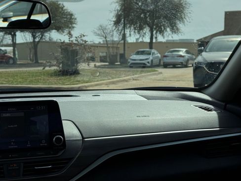 Used 2025 Nissan Altima 2.5 SV image 35